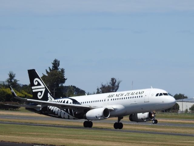 Airbus A320 (ZK-OKA)