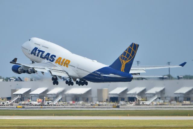 Boeing 747-400 (N480MC) - Departing 5-R on 09-11-20 bound for FRA.