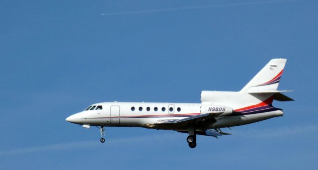 Dassault Falcon 50 (N960S) - On final is this 1982 Dassault-Brequet Falcon 50 in the Autumn of 2021.