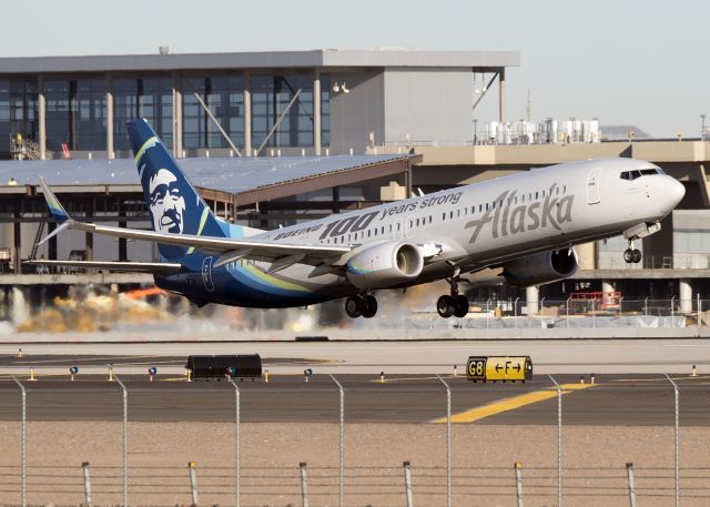 Boeing 737-800 (N248AK)