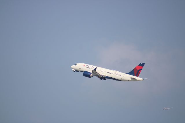 Airbus A220-100 (N106DU)