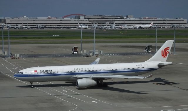 Airbus A330-300 (B-5978) - Taxing at HND.br /2016/07/19