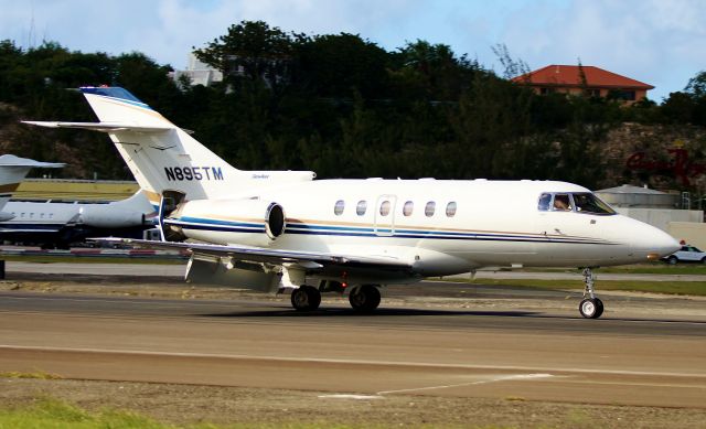 Hawker 800 (N895TM)