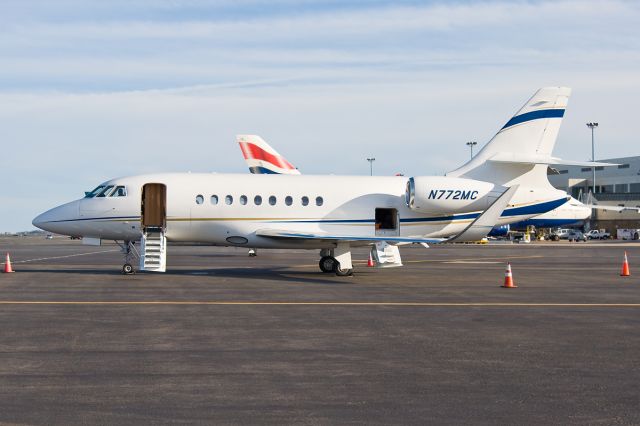 Dassault Falcon 2000 (N772MC) - Falcon 2000s with winglets are cool !