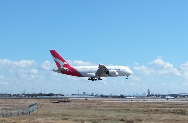 Airbus A380-800 (UNKNOWN) - 17Nov18 QFA7 from Sydney landing from the North with South winds 14mph.