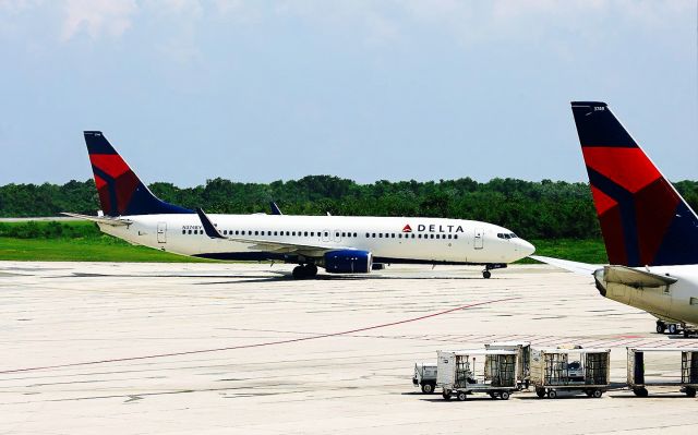 Boeing 737-800 (N3748Y) - DELTA B738 TAXING TO THE GATE AT MDSD AIRPORT!