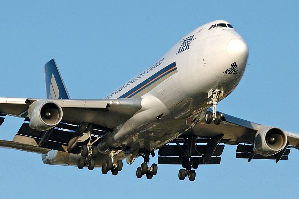 Boeing 747-400 (9V-SFG) - Adelaide, South Australia, November 27, 2007. On short final for Rw 23 at 1910.