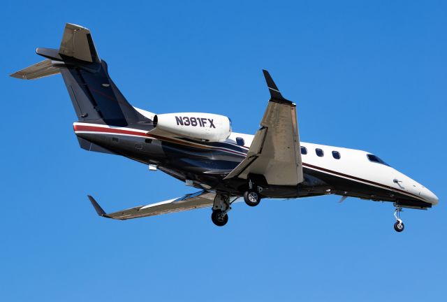 Embraer Phenom 300 (N381FX)