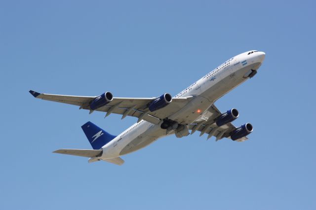 Airbus A340-200 (LV-ZRA)