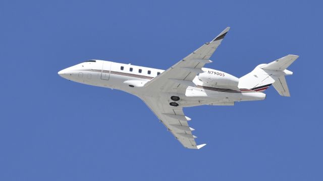 Canadair Challenger 350 (N790QS) - Departing LAX on 25L