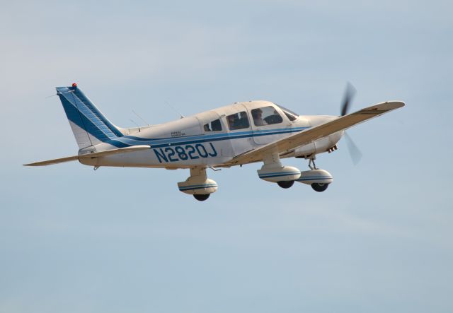 Piper Saratoga (N2820J)