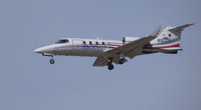 Learjet 31 (N103JL) - On final is this 1995 Medevac Learjet 31 in the Winter of 2019.