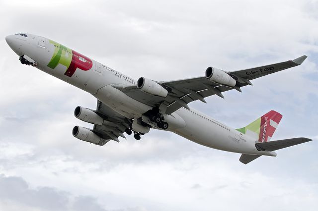 Airbus A340-300 (CS-TOD)