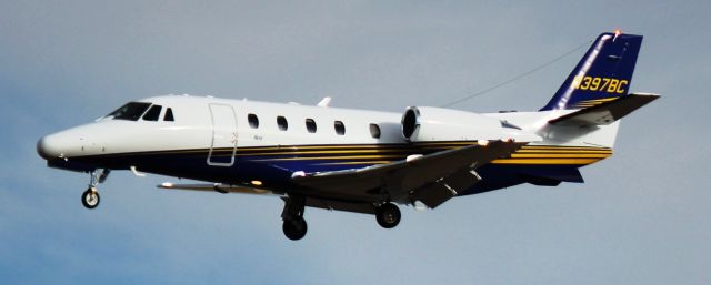 Cessna Citation Excel/XLS (N397BC) - Landing on 35L.