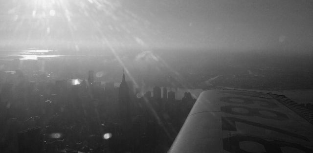 Beechcraft 35 Bonanza (N8789A) - Nothbound along the Hudson River