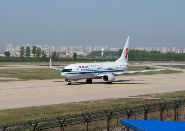 Boeing 737-800 (B-1766)