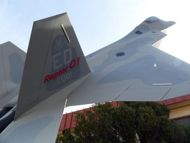 Lockheed F-22 Raptor (N91001) - F22 buzzing the test center at Edwards