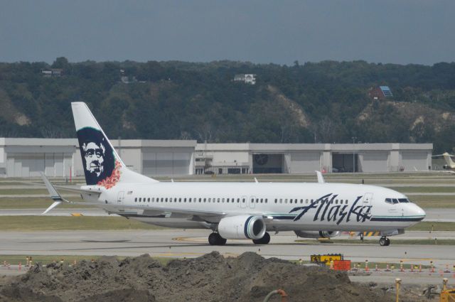 Boeing 777-200 (N537AS) - Alaska 753 arriving from Seattle in Omaha at 3:28 PM CDT.  Taken August 11, 2016 with Nikon D3200 mounting 55-200mm VR2 lens.  