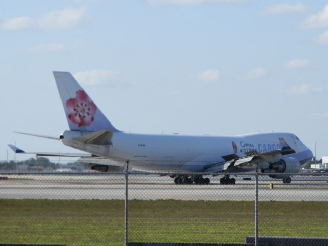 Boeing 747-400 (B-18723)