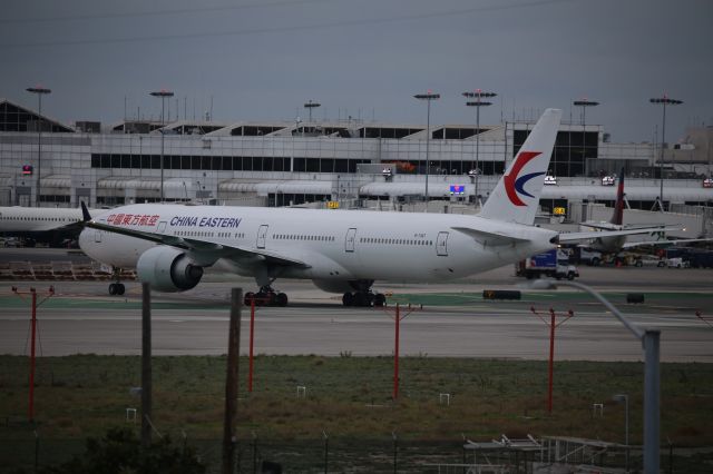 BOEING 777-300 (B-7367)