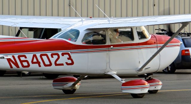 Cessna Skyhawk (N64023)