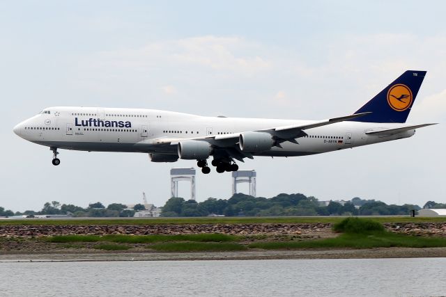 BOEING 747-8 (D-ABYN) - 'Lufthansa 8 Kilo Victor' arriving from Frankfurt