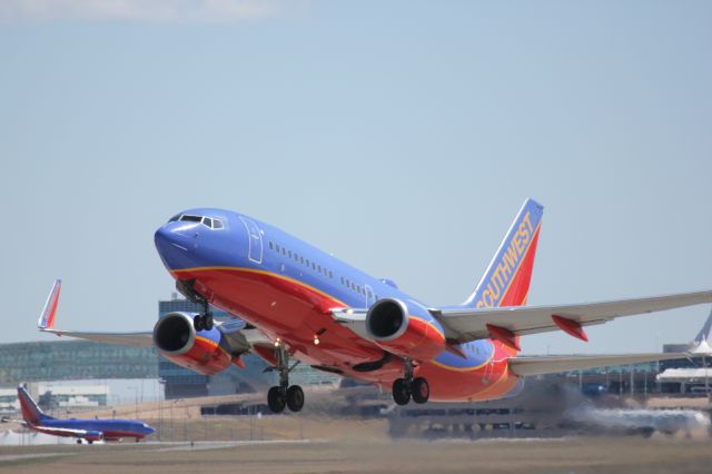 Boeing 737-700 (N296WN) - Taking off from runway 25.