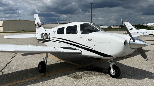 Piper Cherokee (N120MG)