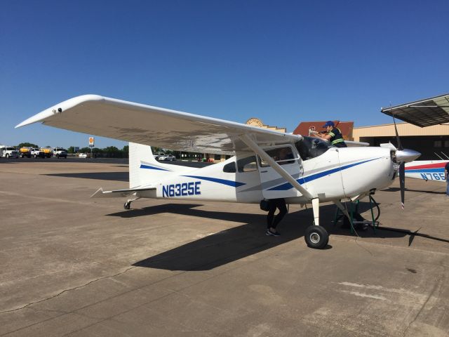 Cessna Skywagon (N6325E)