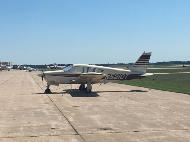 Piper Cherokee Arrow (N5210T)