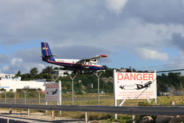 De Havilland Canada Twin Otter (PJ-WIS)