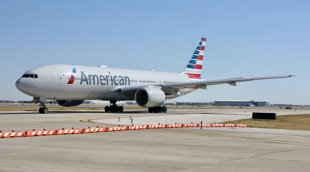 Boeing 777-200 (N760AN)