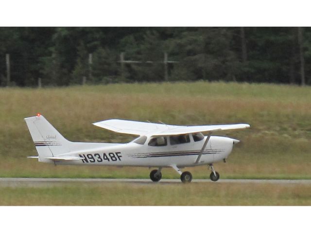 Cessna Skyhawk (N9348F) - Take off RW28.