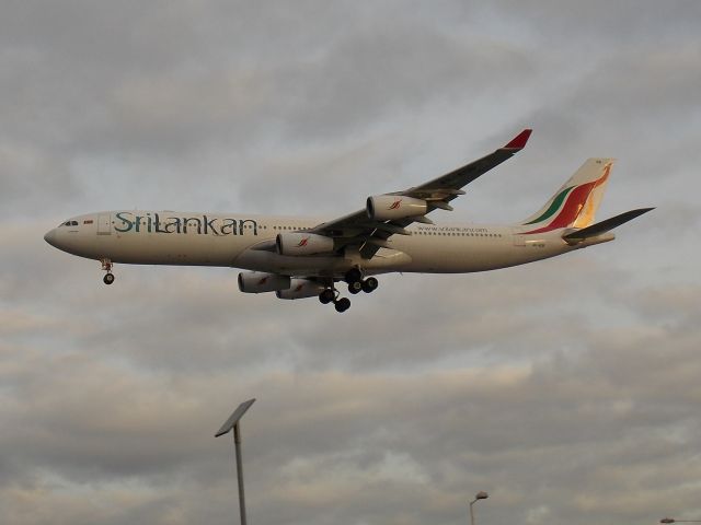 Airbus A340-300 (4R-ADB)