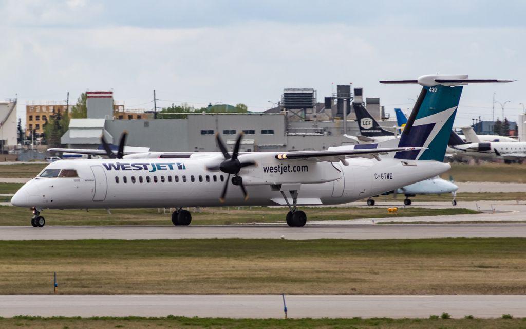 de Havilland Dash 8-400 (C-GTWE)