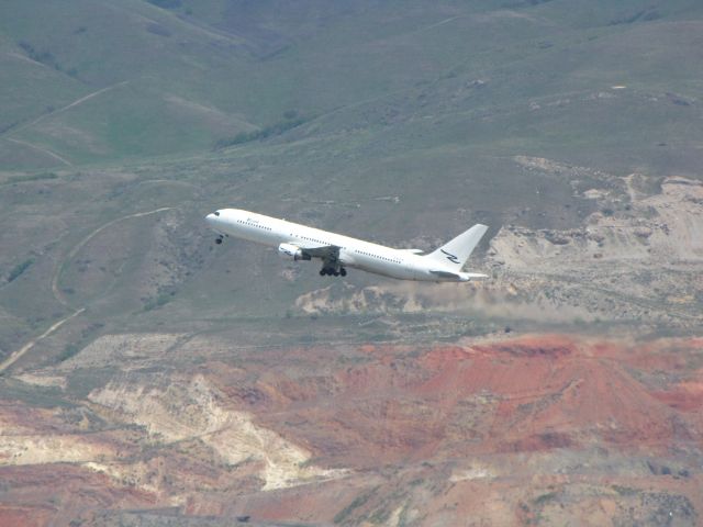 BOEING 767-300 (N764RD)