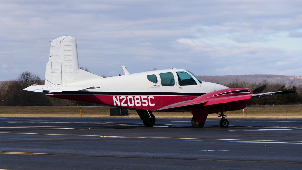 Beechcraft Travel Air (N2085C)
