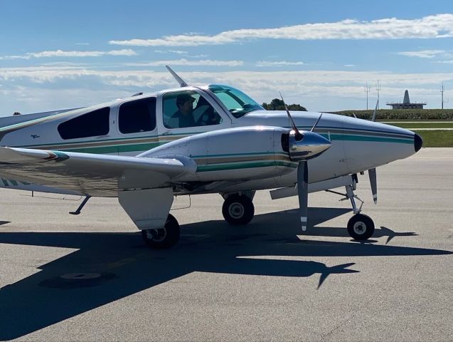 Beechcraft 55 Baron (N5383)