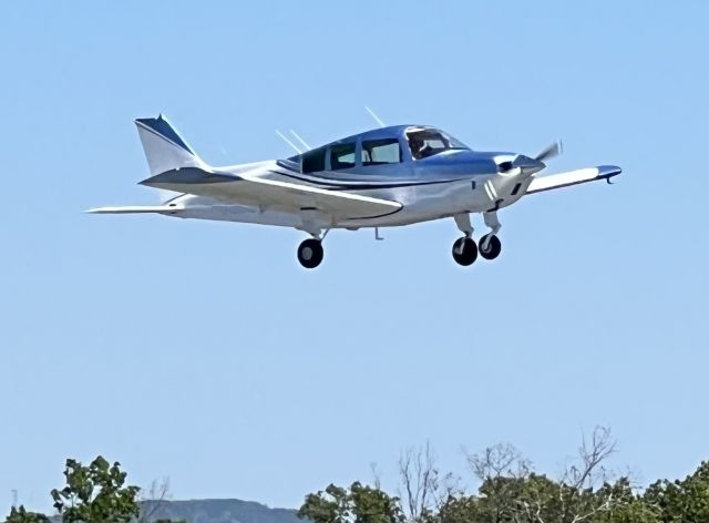 Beechcraft Sundowner (N6002S) - Taking off 