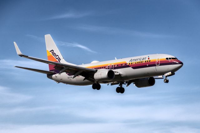 Boeing 737-800 (N917NN) - American Airlines (AirCal Heritage Livery). On approach at KBUR airport.