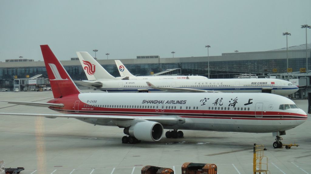 BOEING 767-300 (B-2498)