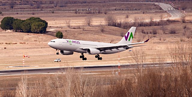 Airbus A330-200 (EC-LNH) - LIMITS