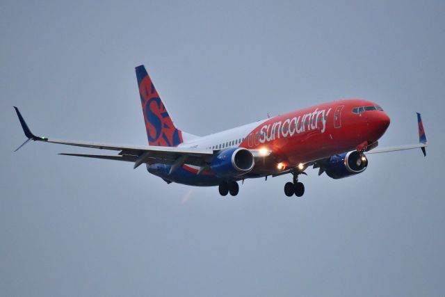 Boeing 737-800 (N844SY) - 5-L 01-18-23