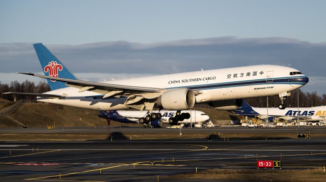 Boeing 777-200 (B-2073)