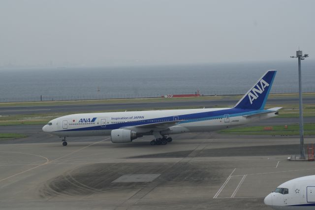 Boeing 777-200 (JA8198) - All Nippon Airways B777-281 cn27028