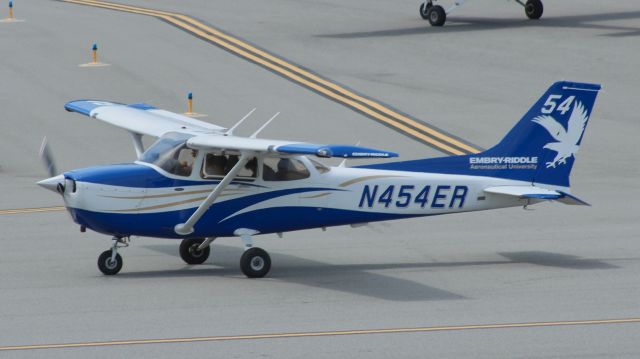 Cessna Skyhawk (N454ER)