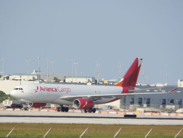 Airbus A330-200 (N334QT)