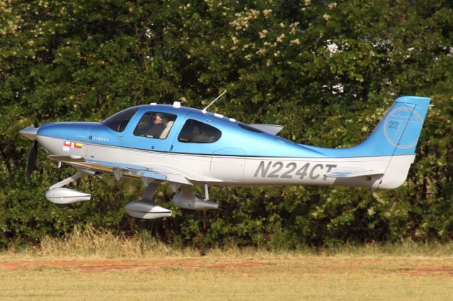 Cirrus SR-22 (N224CT)