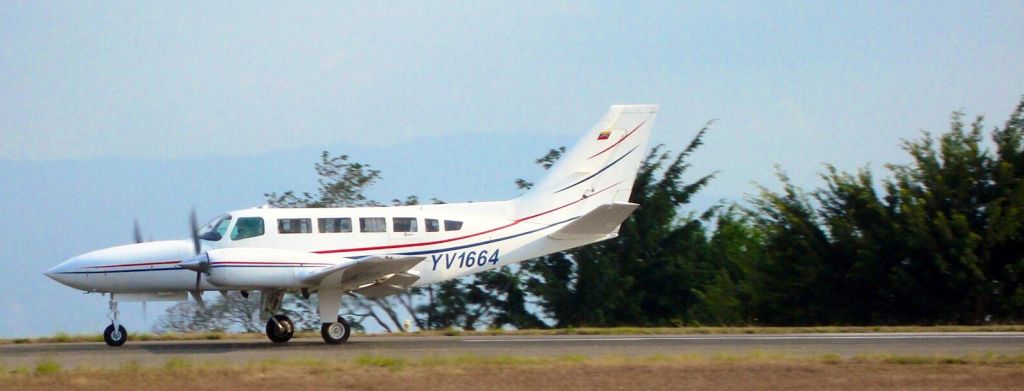 Cessna 404 Titan (YV-1664) - Cessna Titan Ambasador III,  2 crew+10 Pax, Range: 3410 km, 2 Continental Engines 375Hp each.