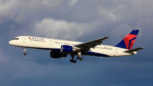 Boeing 757-200 (N681DA)